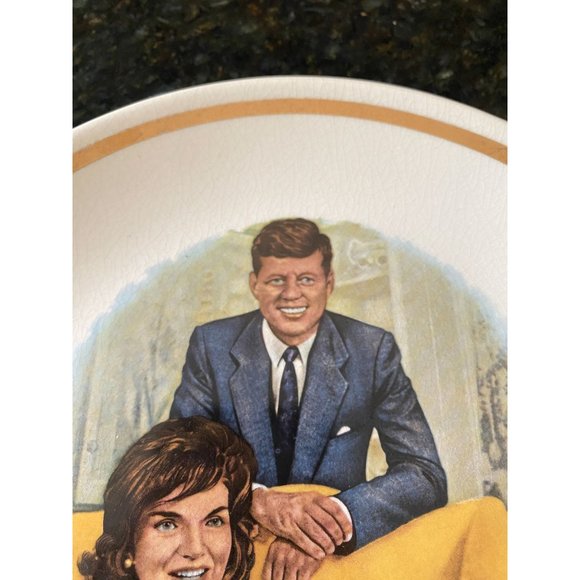 President and Mrs. John F. Kennedy 9.25" Collectible Plate, Gold Rimmed - Picture 3 of 6